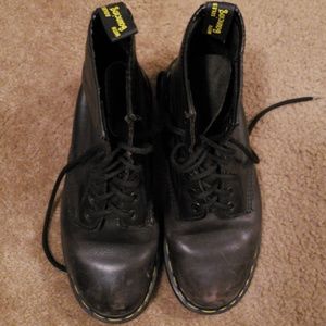Dr. Martens Mid Boot